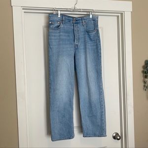 Levi’s Ribcage Ankle Straight Jeans